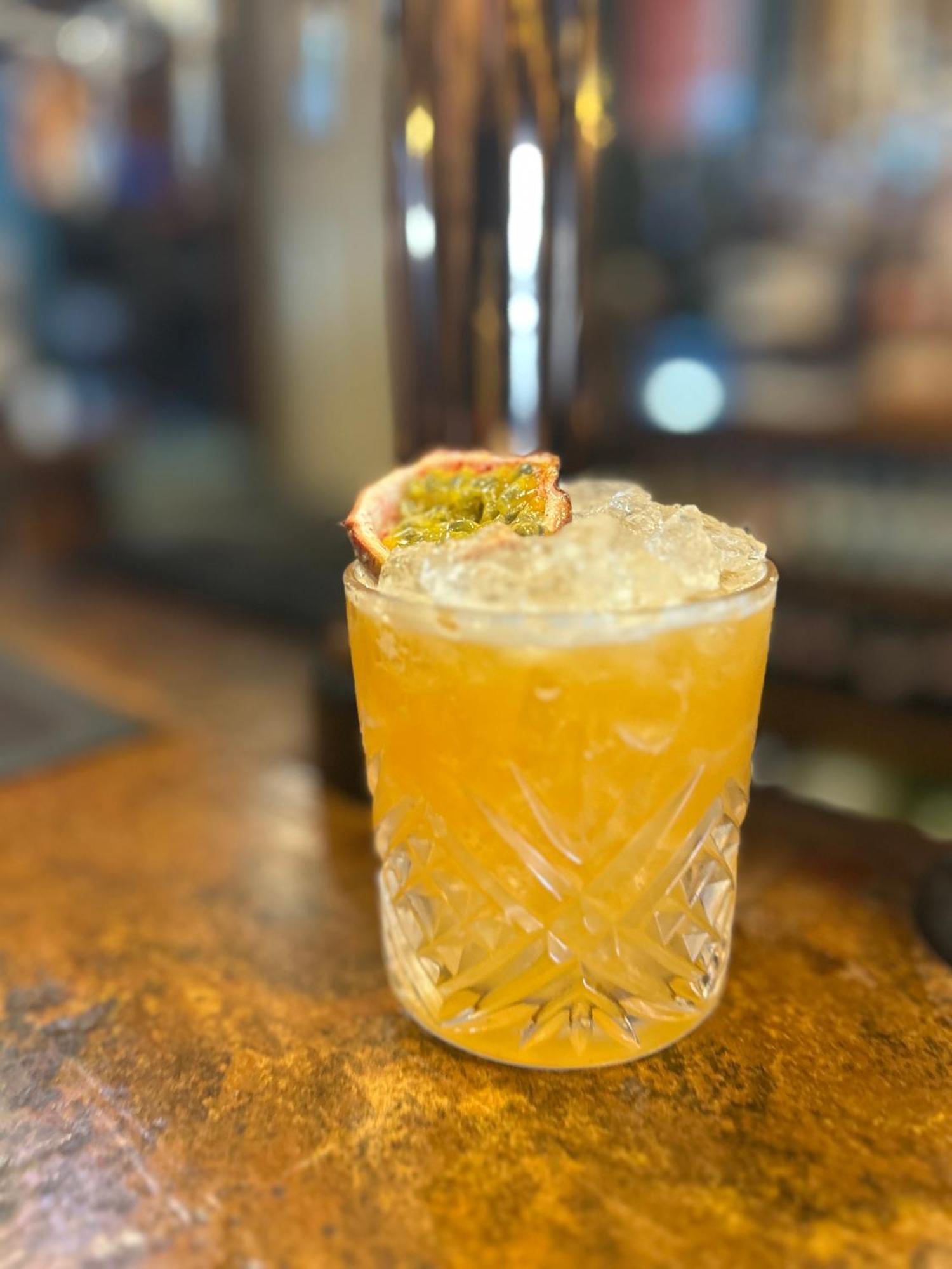 The Limes Bar And Hotel 尼德姆马基特 外观 照片